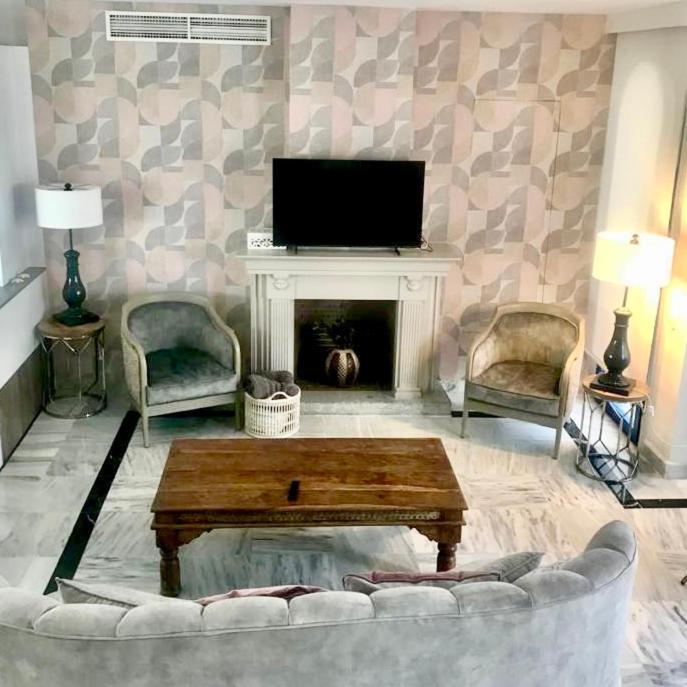 Serna Apartment *