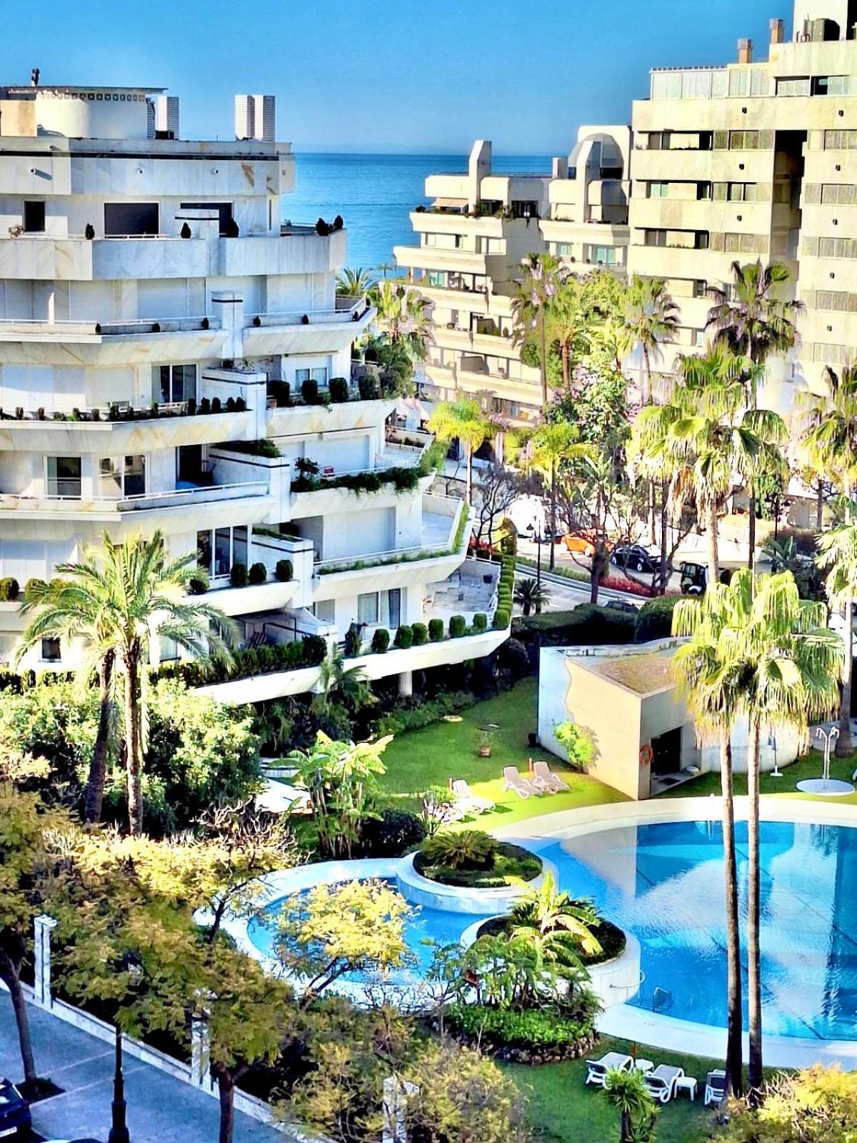 Serna Apartment *